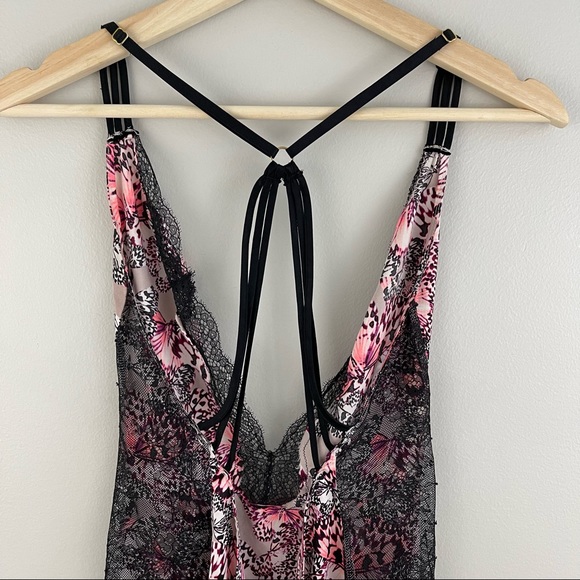 VICTORIA'S SECRET Pastel Light Pink Black Butterfly Lace Plunge Neck Teddy Slip - Picture 6 of 8